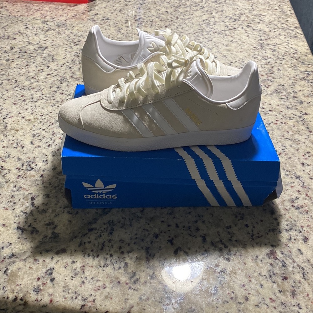 COPY - Men 7 1/2 White and Cream Adidas Gazelle